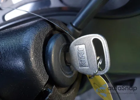 2005 Chevrolet Silverado 1500 Z71 z USA, uszkodzony, nr VIN 2GCEK13T551119332